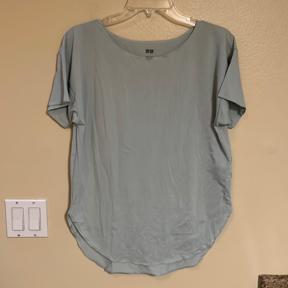 Uniqlo women’s shirt
